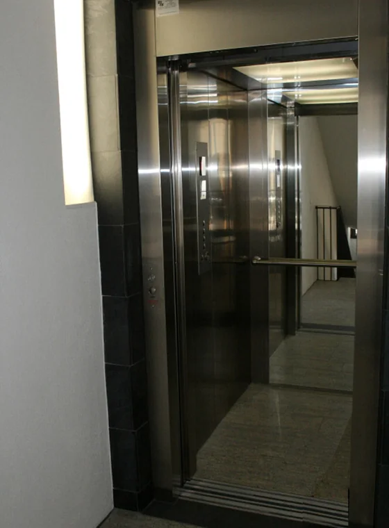 Personenaufzug in der Landshuter Altstadt